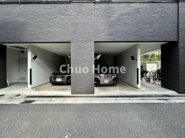 【敷地内駐車場】最新の空き状況や費用などの詳細は担当スタッフまでお問い合わせください。