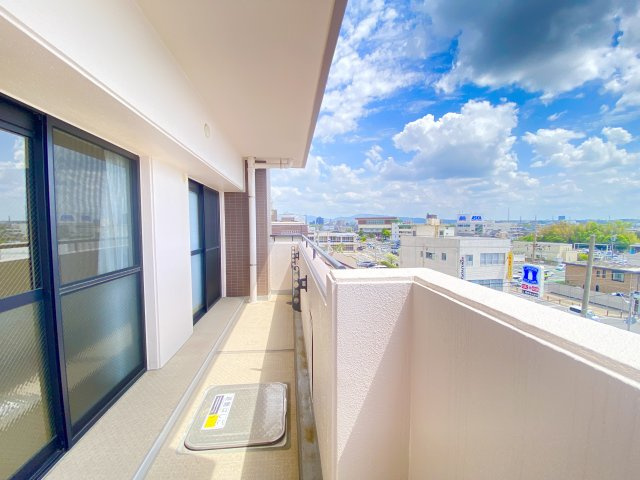 角部屋で陽当たり良好です♪
