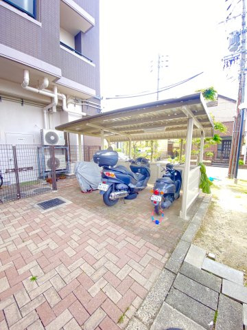 無償のバイク置き場もあります♪