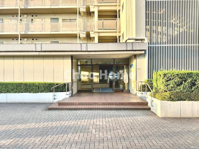 【エントランス】マンションのエントランスは、その物件の印象を決める、顔とも言える場所です。毎日通る場所ですからきれいなのが一番です。