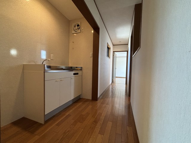 メインに加え、さらにミニキッチンも備えております。家事動線を分けたい方や、趣味空間としてもおすすめ。