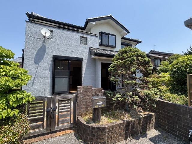 重厚感と洗練さを兼ね備えた佇まい。　帰宅のたびに気分が上がる、存在感のある住まいです。