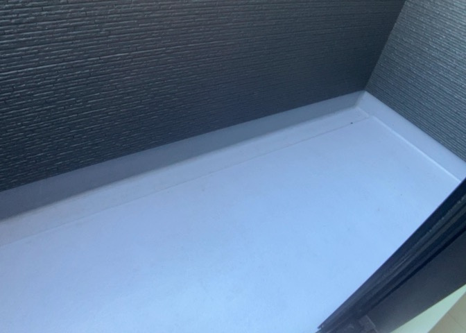 バルコニーは、室外の専用スペースのうち、「屋根がなく開放された空間」であるものを指します。ベランダより広いタイプのものが多く、日当たりもよいため家庭菜園などを楽しみたい人にとって適した環境となります。