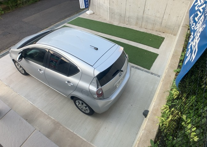 駐車場と明記されていても、最小スペースでつくられた駐車場だと大型車は駐車できなかったり、出入りしにくくなったりする可能性があります。お車のサイズと購入したい物件の駐車場のサイズを現地で確認しましょう。