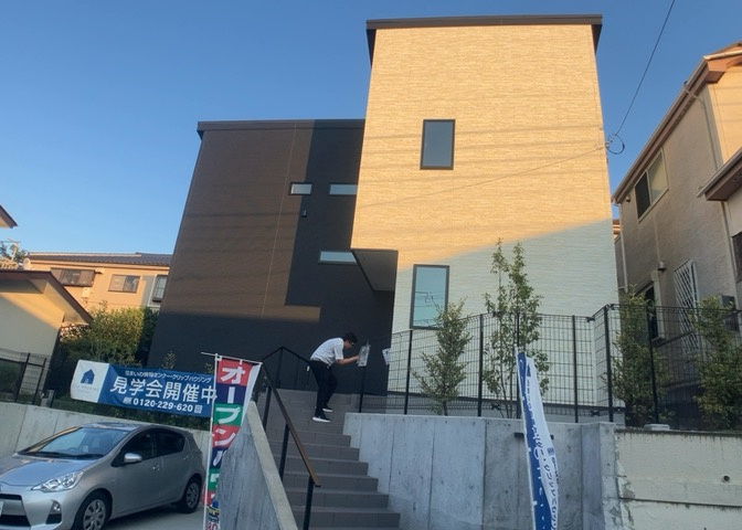 木造住宅とは土台、壁、柱など建築物の強度を支える構造体の材に木が使用されている構造を指します。構造体は建物の自重を支えるだけではなく風圧や水圧、積裁荷重などあらゆる衝撃に耐えるための基礎です。