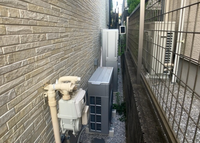 省エネ給湯器とは従来型の給湯器より熱効率が高く、少ない燃料でたくさんのお湯を沸かすことが出来る高効率な給湯器のことを指します。また、省エネ給湯器には種類があり、利便性や効果なども様々です。