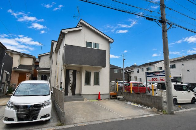 ■新規内装リフォーム　■カースペース並列2台可能です！　■2路線2駅ご利用可能です！