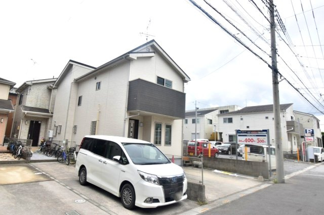 ■新規内装リフォーム　■カースペース並列2台可能です！　■2路線2駅ご利用可能です！