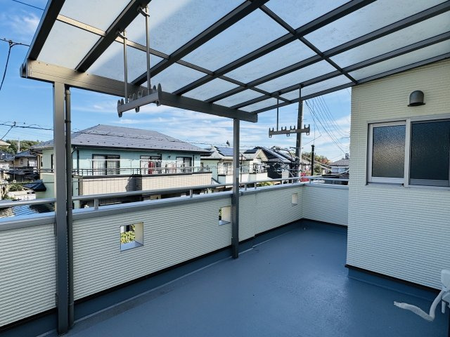 ～落ち着きのある住宅地内　風通し良く開放感のあるバルコニーです～
