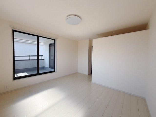 ■主寝室｜広い寝室ならインテリアも自由自在にお楽しみいただけます♪お外から帰ってきた後は寝室でゆっくり自分の時間をお過ごしください。