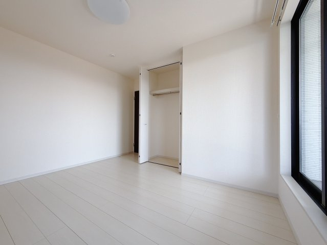 ■2階洋室｜2階各居室には収納をご用意しています♪常にお部屋を綺麗に保てます！小さなお子様も自然とお片付けができるようになるのでうれしいですよね！