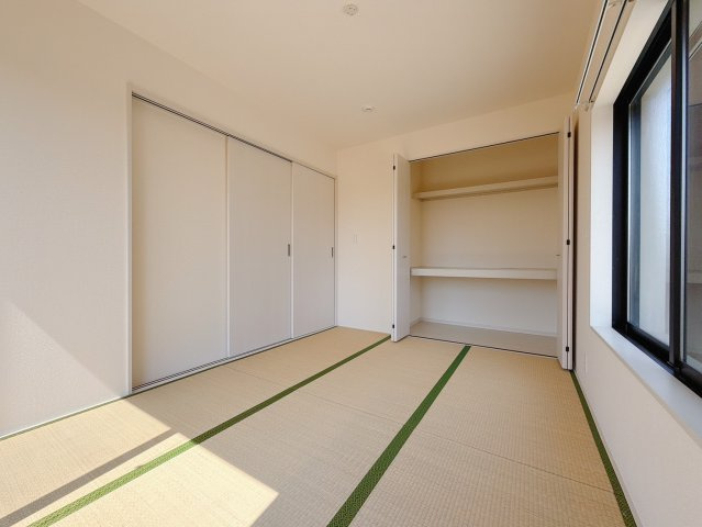 ■1階和室｜和室でしか味わえない畳ならではの香りや素材で和のやすらぎを感じてください♪休日はお子様とお昼寝するのにも最適です！