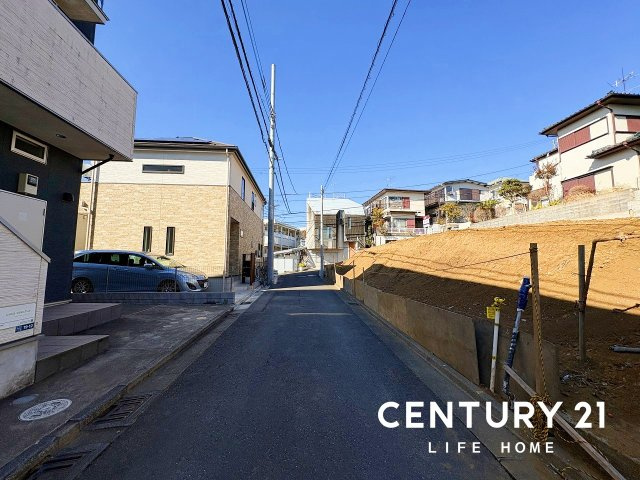 前面道路含む現地写真です
