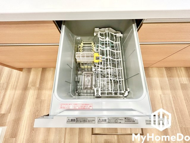 毎日の家事の負担を軽減でき、省エネにもなる食器洗乾燥機付き。