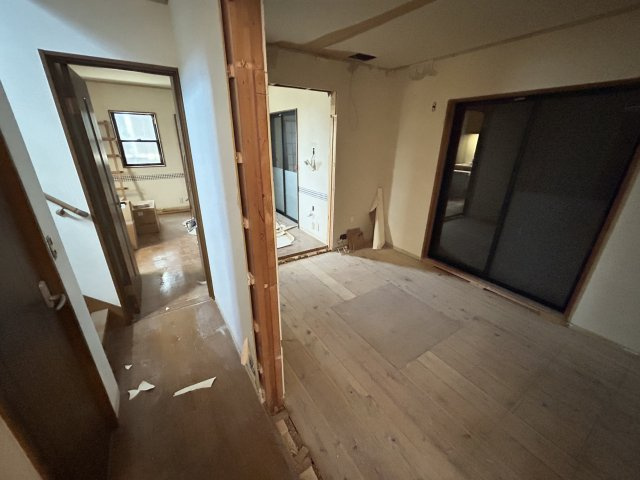 リフォーム前の写真になります。現在工事中ではございますが、ご案内は随時承っておりますので詳細は「ウスイホーム追浜店：0120-577-776」まで！お問い合わせお待ちしております。