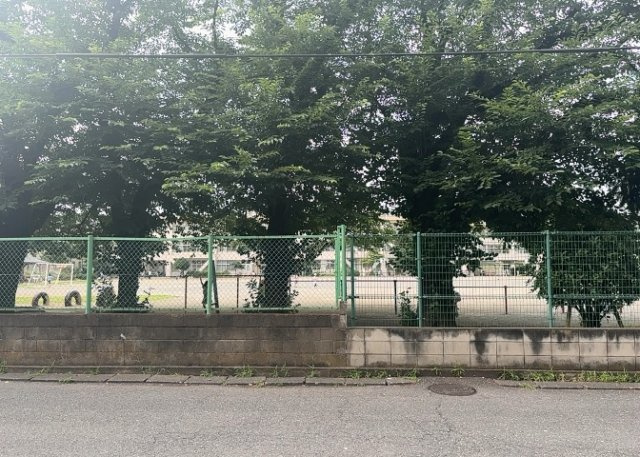 眺望を気にして物件を探す場合、前面に建物が建っていないか現地で確認しましょう！前面に建物があると景色はもちろん、日当たりや風通しにも影響が出てきます。住んだ時のことを想像しながら現地見学をしましょう。