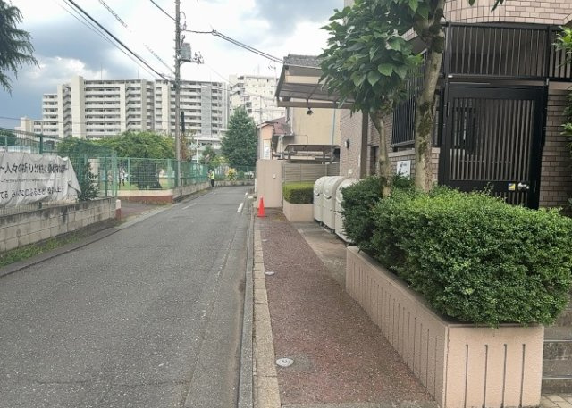景色重視でお家選ぶをするとスーパーが遠い！学校が遠い！など生活をするうえで利便性で困ることもあります。まず一度現地を見学する際に、周辺の施設などがあるかを確認し、暮らし始めた後のことを想像しましょう。
