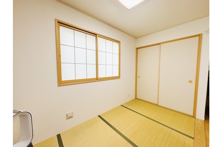 キッズスペースやちょっとお昼寝をする時に便利な畳スペース