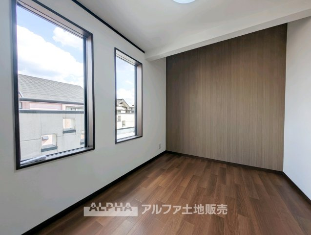 使い勝手のいい洋室です