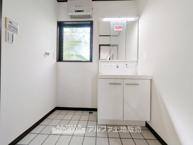 独立洗面台あり、毎朝おしゃれに忙しい女性の方におすすめです