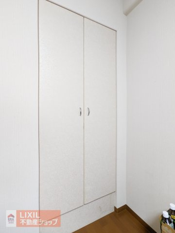 各居室に収納がきちんと設けられています！