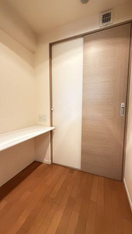 ミセスルームは家事室やワークスペースなど多目的に活用可能。収納や趣味の空間としても使え、暮らしにゆとりと利便性をプラスします。