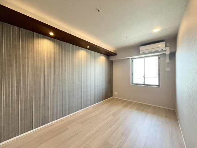 【洋室】約7.1帖の洋室◎クロゼットもありお部屋のレイアウトなど楽しんで頂けます☆（リフォーム予定）