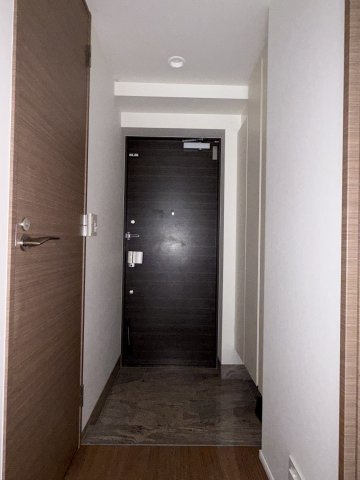 たっぷりと収納できるシューズボックスがあるため、玄関まわりをすっきりと保つことができます。