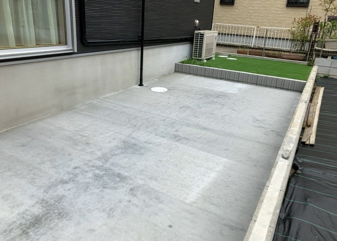 駐車場と明記されていても、最小スペースでつくられた駐車場だと大型車は駐車できなかったり、出入りしにくくなったりする可能性があります。お車のサイズと購入したい物件の駐車場のサイズを現地で確認しましょう。