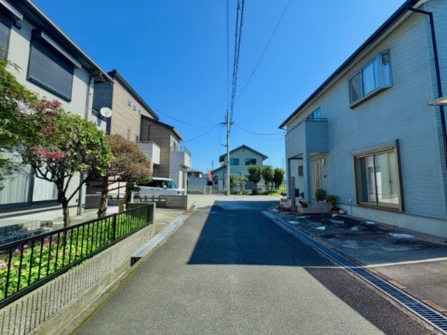 前面道路含む現地写真です