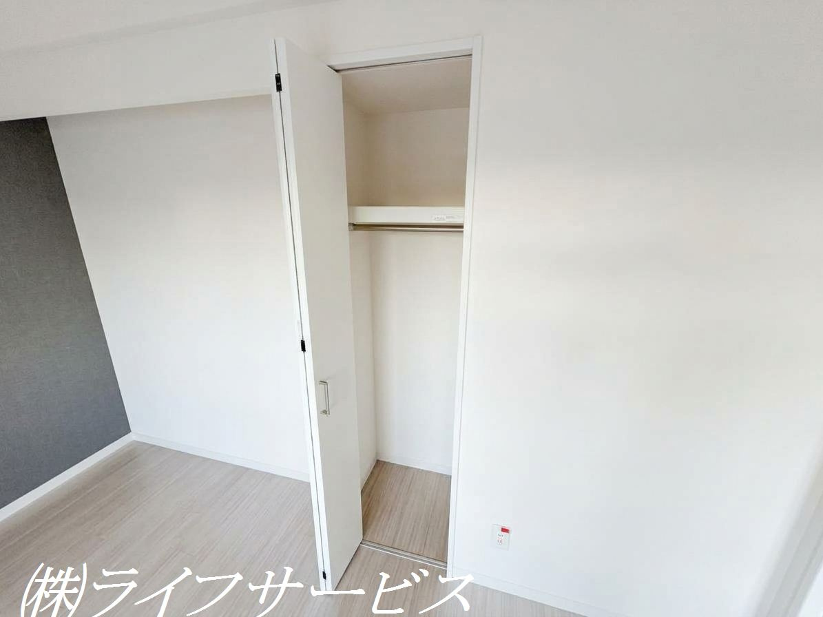 バルコニー側洋室6帖／収納あり（AIによる加工をしています）