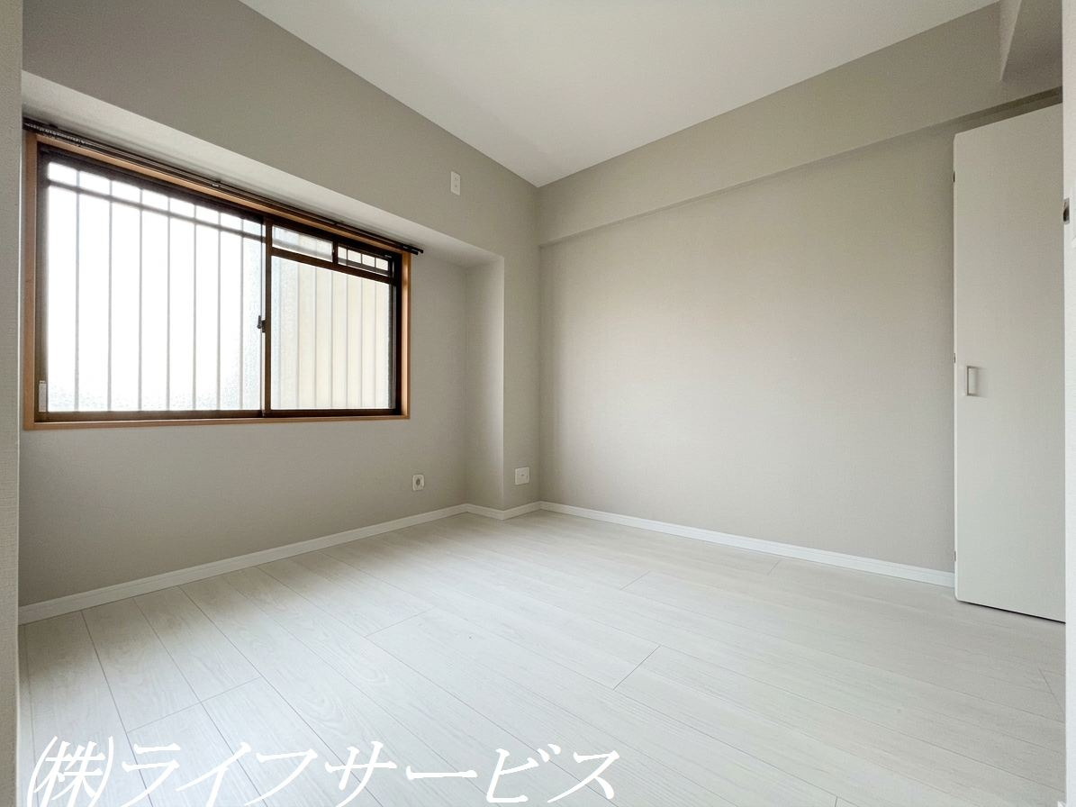 玄関側洋室6帖／クローゼット有（AIによる加工をしています）