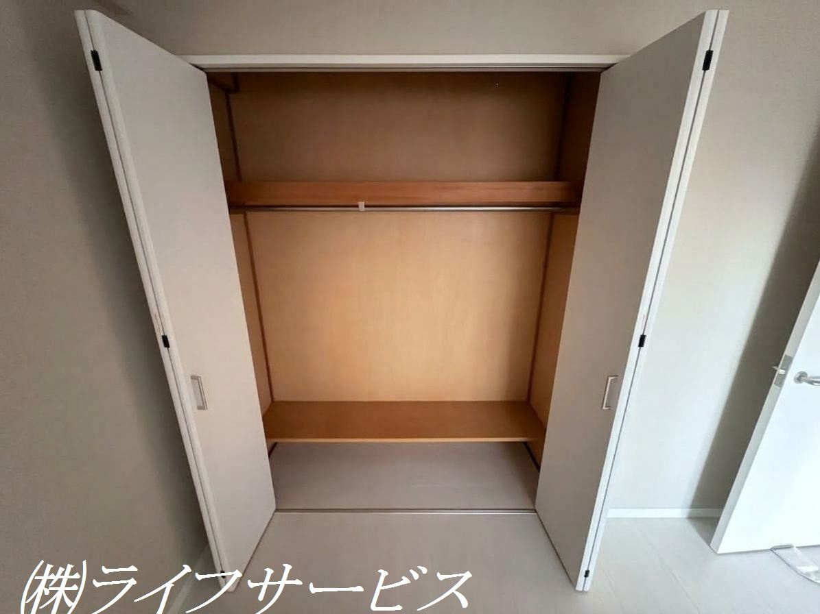 玄関側洋室6帖／クローゼット有（AIによる加工をしています）