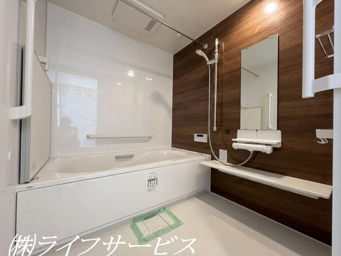 浴室／浴乾付！浴室自動お湯張り、追い焚き機能あり！（AIによる加工をしています）