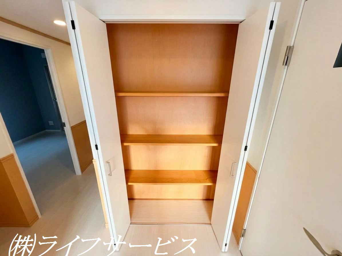リビングルームに収納あり！（AIによる加工をしています）