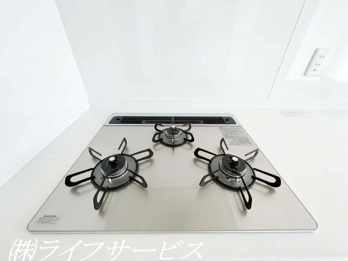 キッチン3口ガスコンロ（AIによる加工をしています）
