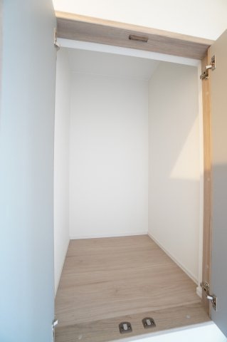 2階廊下収納があること2階用の備品等を収納でき、1階まで取りに行く必要がなくなります。