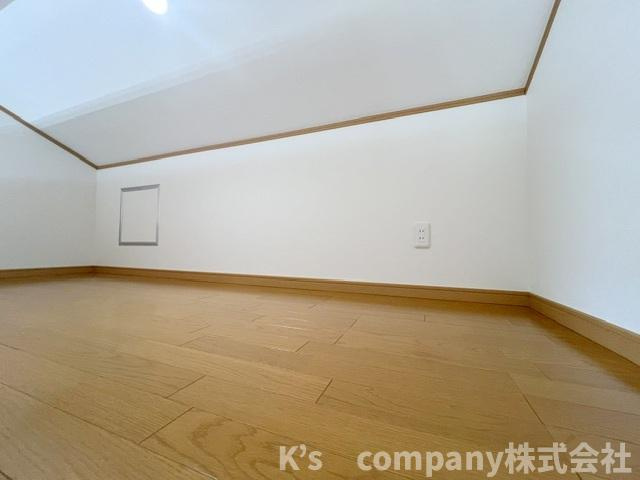 洋室の上部にははしご階段で上がるロフトがあります◇