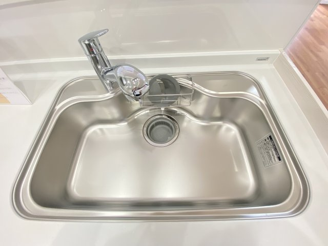 広々シンクには、浄水機能も完備！飲料水としても活用できるのが便利です♪