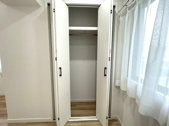 各居室に収納がついており、家族で使い分けしやすくなっています。　