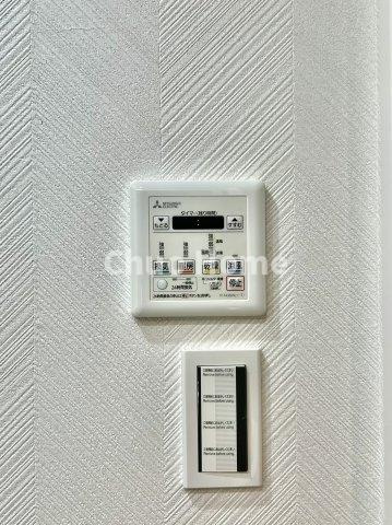 【浴室乾燥機】暖房・冷風・換気・乾燥が可能です。毎日を快適に過ごせるうれしい機能が揃っています。雨の日の洗濯物も安心です。