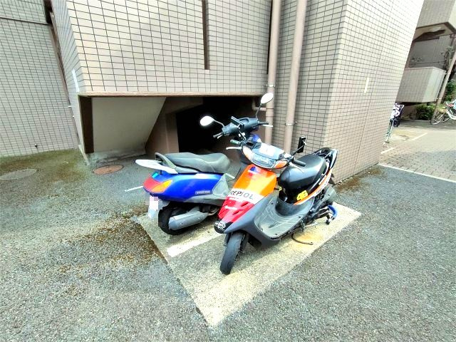 【バイク置き場】