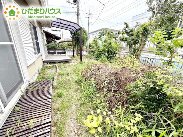 日当たりの良い広い庭。友人や親せきが集まってＢＢＱをしたり、ペットと遊んだり。　一戸建てならではの楽しさが広がります(*^-^*)