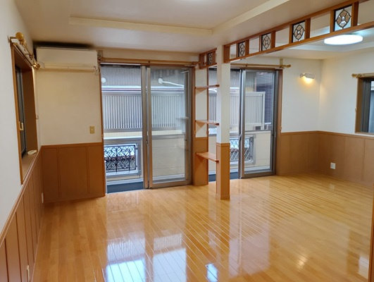 心地よい光と風が通り抜ける、明るく開放的なリビング