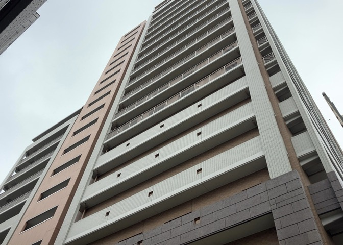 外観はマンション管理がされているかの目安になります。築年数が古いと、壁面は劣化してひび割れが生じることも！建物が古びていても細かいところが修繕されていると、きちんと管理されているなぁと感じるでしょう。