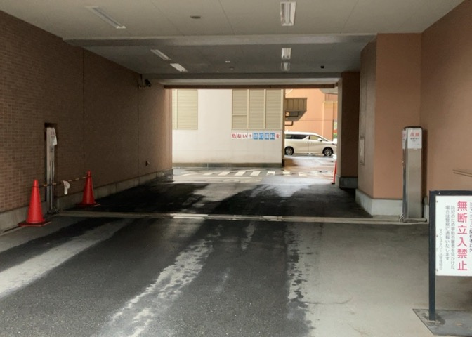 駐車場と明記されていても、最小スペースでつくられた駐車場だと大型車は駐車できなかったり、出入りしにくくなったりする可能性があります。お車のサイズと購入したい物件の駐車場のサイズを現地で確認しましょう。