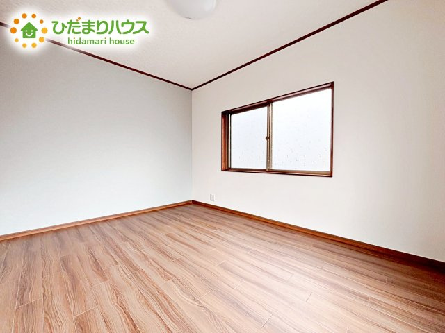 机にベットを置けば子供部屋の完成です！