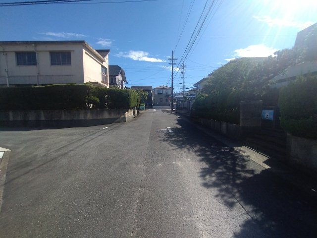 前面道路含む現地写真　上物有り(2026年10月2日撮影)