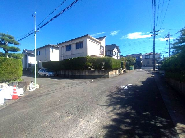 前面道路含む現地写真　上物有り(2026年10月2日撮影)