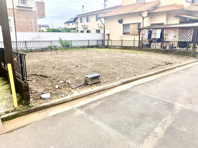 前面道路も広く駐車もラクラクです。